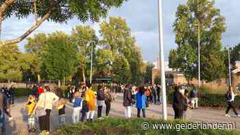 Tientallen mensen in stille tocht voor met geweld omgebrachte Naomi