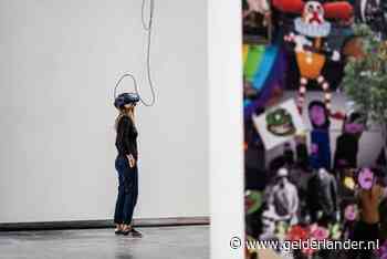 Slag om Arnhem herdenken met marcherende clowns en Godzilla