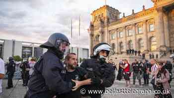 Far-right extremists try to enter German parliament