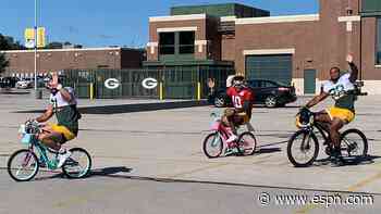 Best of Saturday's NFL training camps: Chiefs raise banner, Bengals march, Packers bike
