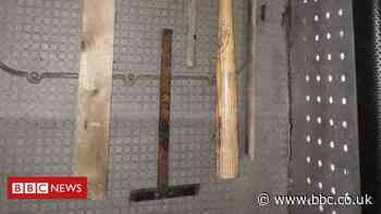 East Belfast: Police attacked as they respond to disturbance - BBC News