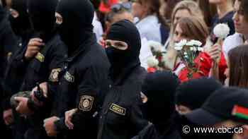 Belarus cracks down on journalists covering protests against president