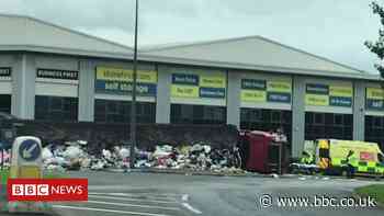Overturned lorry causes traffic congestion in Preston