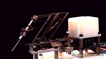 Mini robo-surgeon performs mock surgery and other news