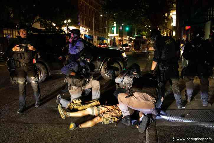 1 dead in Portland after Trump supporters, protesters clash