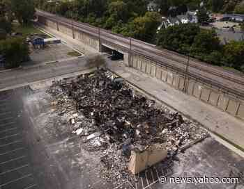 Rally supporting police draws scores to downtown Kenosha