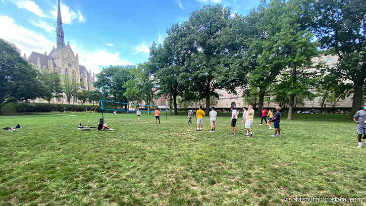 University Of Pittsburgh Students Finding Ways To Socialize While Staying Socially Distant