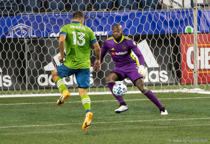 Jordan Morris scores twice, Sounders return home and top LAFC