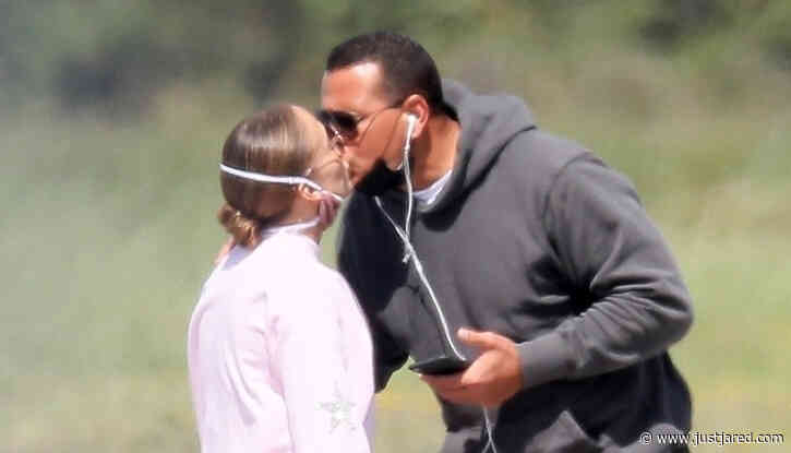 Jennifer Lopez & Alex Rodriguez Share a Kiss Before Jetting Out of New York