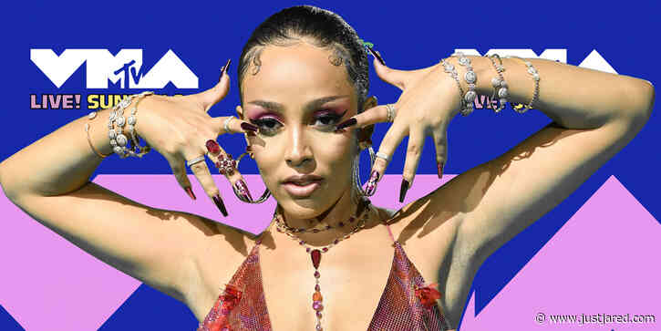 Doja Cat Is Red Hot in Versace For MTV VMAs 2020
