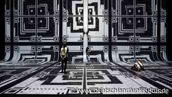 Nxt Museum in Amsterdam - Getackerte Laserlinien, KI und schwarze Löcher - Deutschlandfunk Kultur