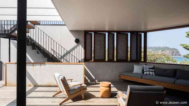 Timber-lined walkway allows sea breeze into Australian beach house by David Boyle