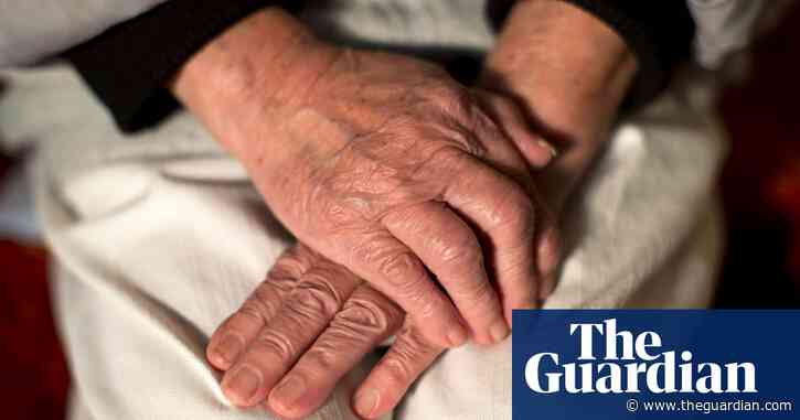 Quarter of Covid victims in England and Wales have dementia – study