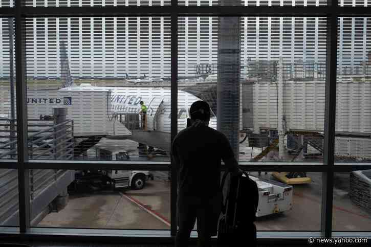 United Airlines bids farewell to change fees in push for bookings