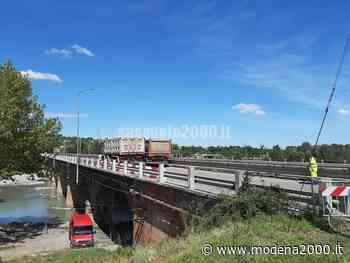 Chiusure notturne di Ponte Veggia per verifiche statico-dinamiche delle arcate - Modena 2000