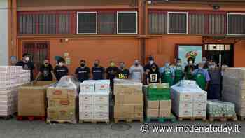 Sette bancali di alimenti, il dono dei tifosi del Modena all'emporio solidale Portobello - ModenaToday