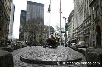 US stocks power to fresh records, European bourses mixed