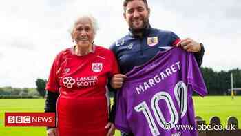 Bristol City FC: Superfan Margaret Dodds dies aged 103