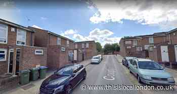 Four suspects flee 'police incident' in Plumstead