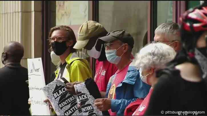 Demonstrators Protest Port Authority’s Uniform Policy Barring Employees From Wearing Black Lives Matter Masks