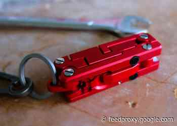 Keytool folding multitool and pocket knife