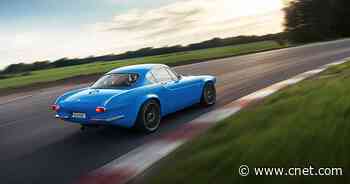 Volvo P1800 Cyan brings lots of joy     - Roadshow