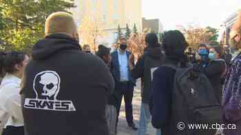 Conservative MPs' rally at John A. Macdonald statue in Regina met by protesters