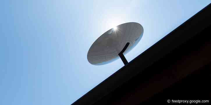 SpaceX says its Starlink satellite internet can download 100 megabits per second, and 'space lasers' transfer data between satellites