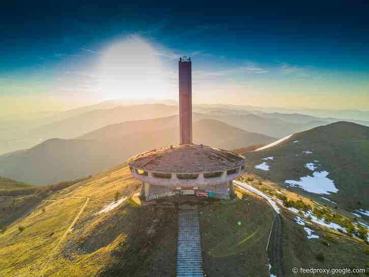 18 photos of the most bizarre real estate projects that were left in ruins