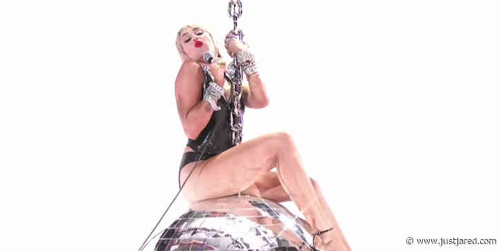 Miley Cyrus Says MTV VMAs 2020 Director Made Sexist Comment About Her Performance