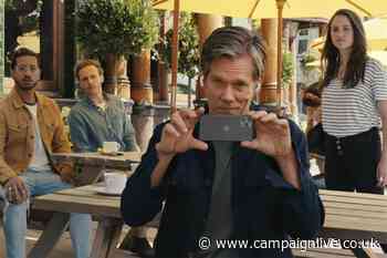 Kevin Bacon goes ham for Apple gadgets to showcase EE network plan