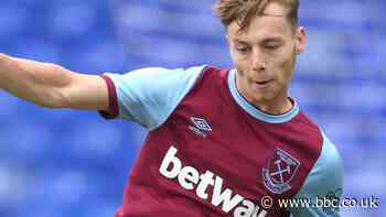 Daniel Kemp: Blackpool sign West Ham midfielder on loan