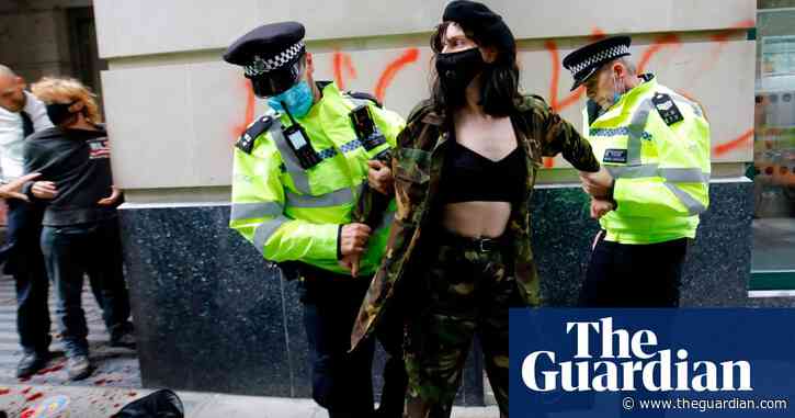 HS2 protesters glue themselves to DfT as construction begins