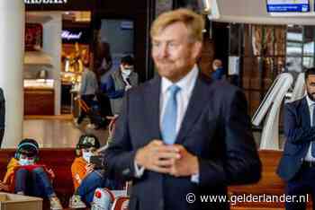 Op Schiphol heeft (bijna) niemand een vrolijke boodschap voor de koning