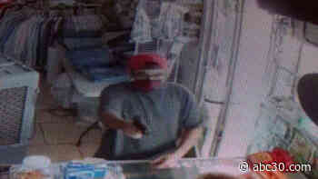 Deputies searching for suspect who robbed Tulare County store at gunpoint