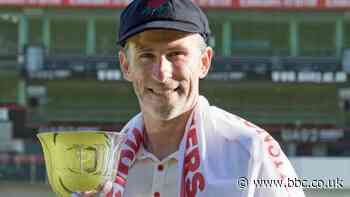 Graham Onions: Lancashire & ex-England bowler retires