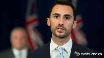 Education minister aims to reassure Ontario parents after 46 Quebec schools see COVID cases