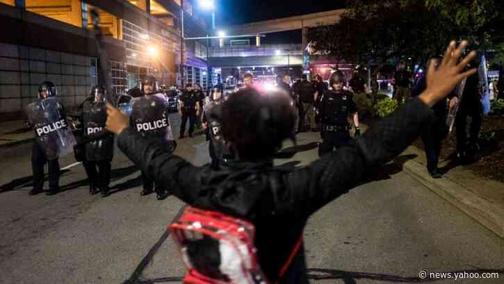 Judge bans Detroit police tactics against protesters