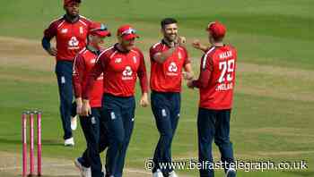 England seamers do damage to restrict Australia to 157 at Ageas Bowl
