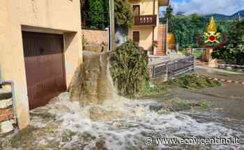 Strada allagata dai tappi di erba nella roggia di scolo: a "sturare" arrivano i pompieri - L'Eco Vicentino