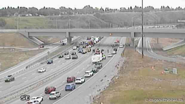 Deerfoot Trail closed in both directions at 17 Ave. due to serious crash