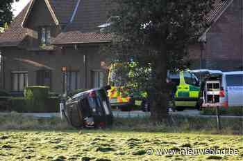 Brandweer moet gewonde vrouw (20) uit auto bevrijden na ongeval