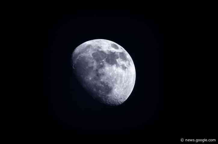 Jaws Drop at NASA: The Moon Is Rusty - Newser