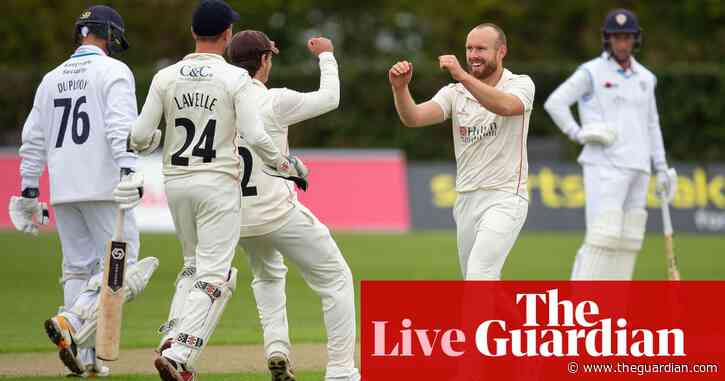 Bob Willis Trophy: Derbyshire's final hopes hit by collapse against Lancashire
