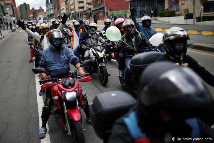 Hundreds join unions' car caravan protest in Bogota