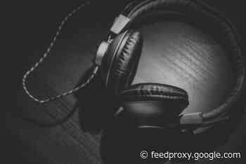 How to choose headphones for music production