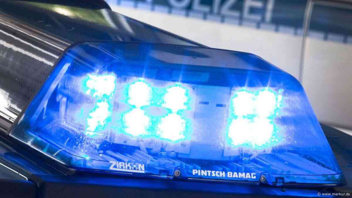 Bus und Bahn stoßen zusammen: Feuerwehr muss im Nachbarlandkreis helfen - Merkur.de