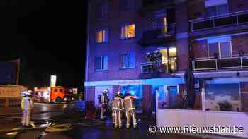 Bizarre brand ontstaat op terras van appartement: “Wat daar in brand kan zijn gevlogen, is mij een raadsel”