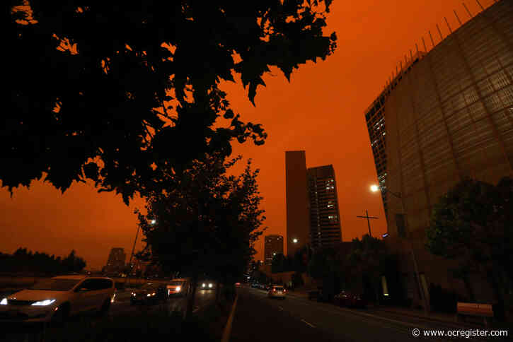 Unprecedented smoke layer darkens Bay Area skies as massive wildfires burn
