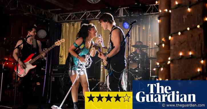 Julie and the Phantoms review - a grungy, nostalgic 90s songfest